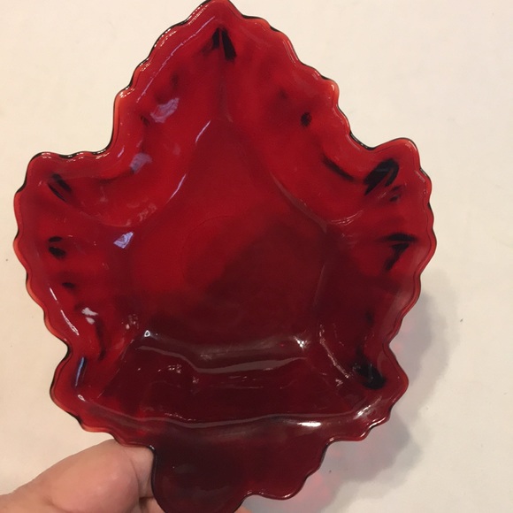Vintage Anchor Hocking Ruby Red maple leaf dish - Picture 5 of 5